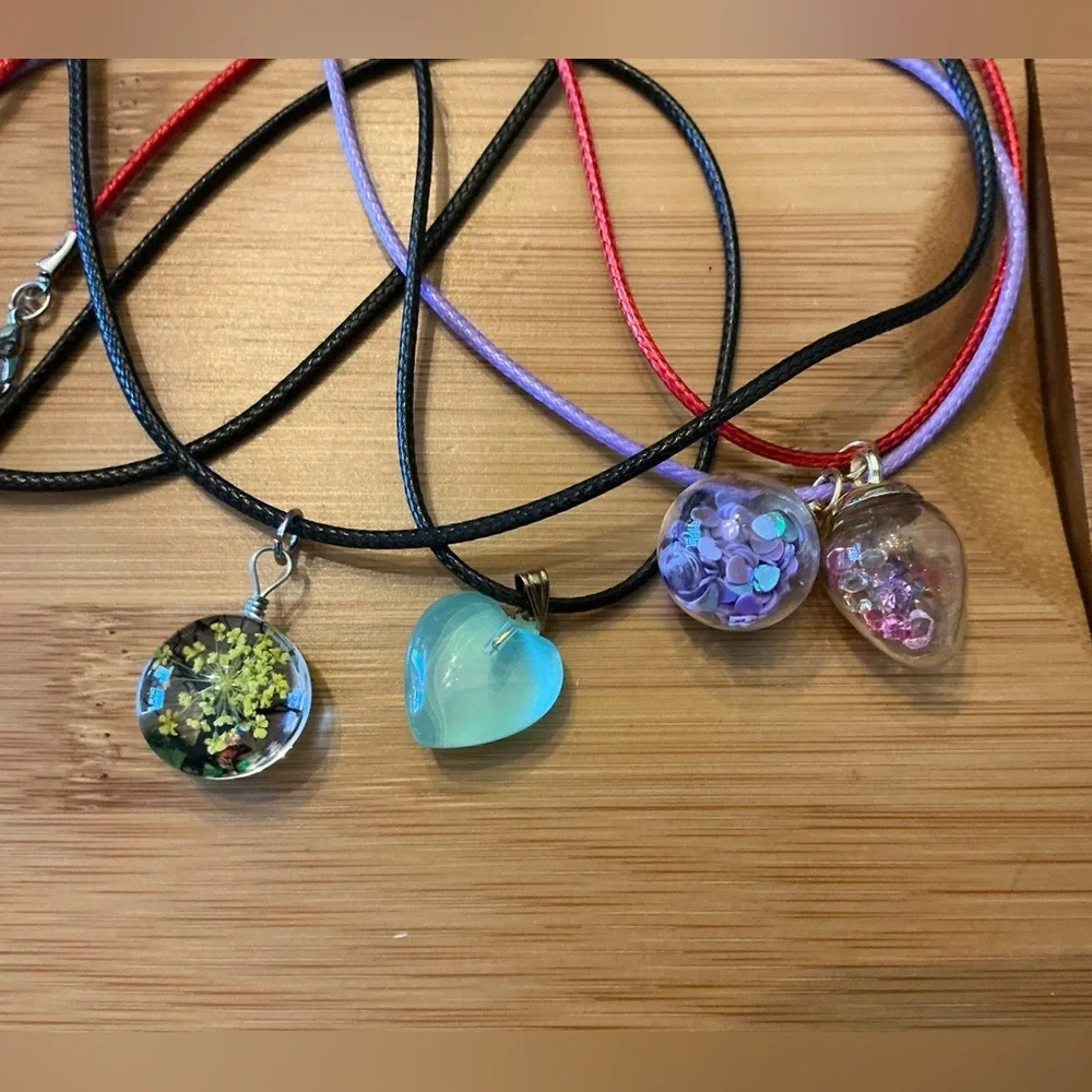 Set of 4 Pendant Necklace